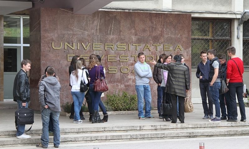 Tot mai mulţi tineri vor să studieze la Universitatea de Vest din Timişoara Tot mai mulţi tineri vor să studieze la Universitatea de Vest din Timişoara