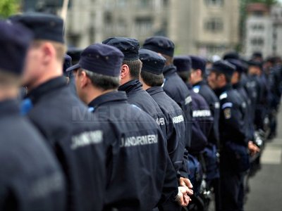 Poliţiştii şi jandarmii, din nou la datorie Poliţiştii şi jandarmii, din nou la datorie