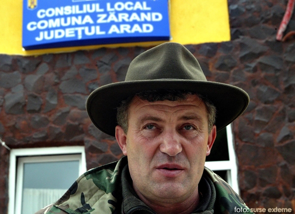 Primarul din comuna arădeană Zărand, reţinut pentru luare de mită