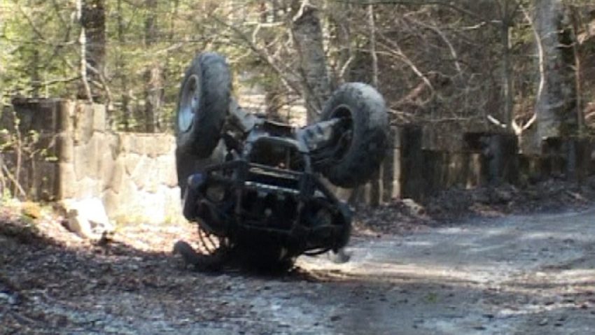 Mort în râpă, după ce s-a prăbușit cu ATV-ul Mort în râpă, după ce s-a prăbușit cu ATV-ul