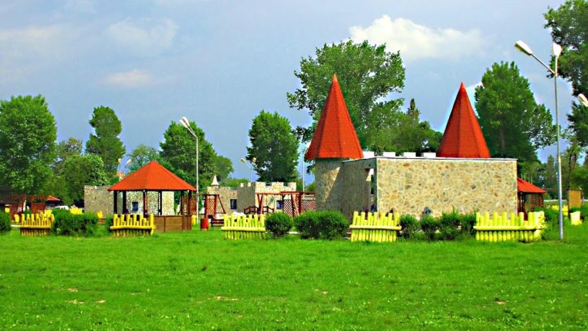Se leagă prietenii între tinerii din România şi din Serbia Se leagă prietenii între tinerii din România şi din Serbia