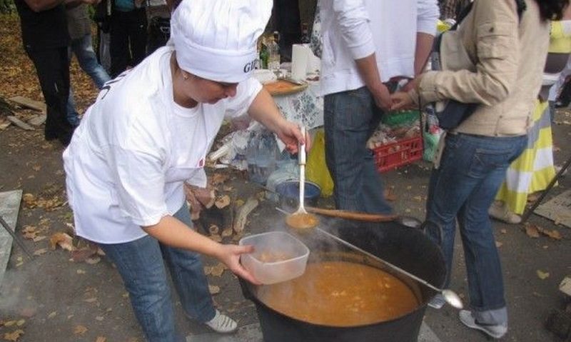 Festivalul papricaşului la Buziaş Festivalul papricaşului la Buziaş