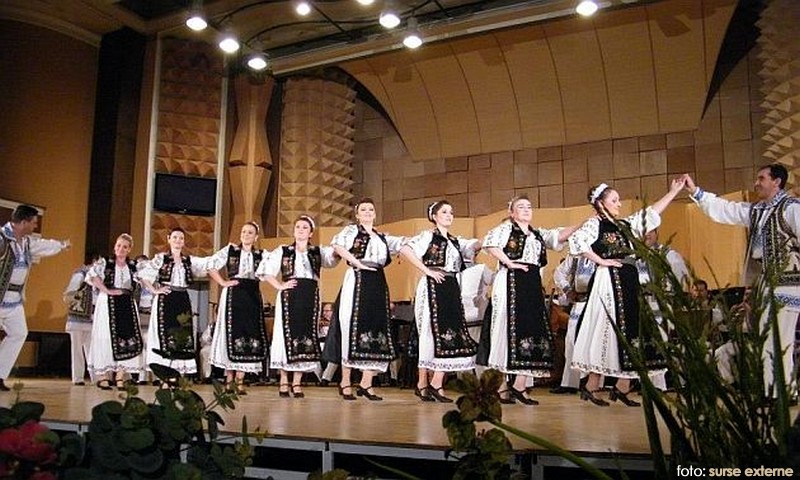 Cursuri gratuite de dansuri populare Cursuri gratuite de dansuri populare