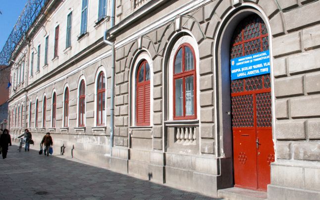 Cereri şi dovezi: 200 de copii din Lugoj vor bani de liceu