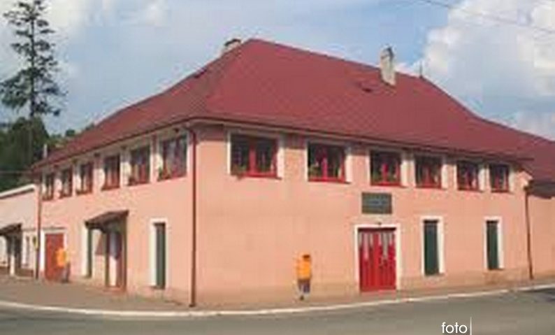 Folclor bănăţean pe scena Casei de cultură din Steierdorf Folclor bănăţean pe scena Casei de cultură din Steierdorf