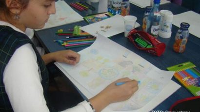 Copii şi adulţi din Moldova Nouă pun bazele unui centru de tineret