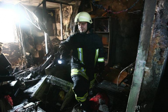 UPDATE Explozie de butelie într-un bloc din Bocșa. Două persoane au fost rănite UPDATE Explozie de butelie într-un bloc din Bocșa. Două persoane au fost rănite