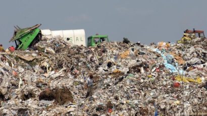 Cărăşenii ar putea rămâne cu gunoiul neridicat. Operatorul se află în blocaj financiar