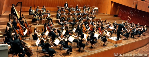 Concert extraordinar pe scena sălii Lira a Liceului de Arte „Sabin Păuţa” din Reşiţa Concert extraordinar pe scena sălii Lira a Liceului de Arte „Sabin Păuţa” din Reşiţa