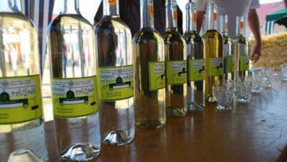 Producătorii de ţuică trebuie să treacă pe la Finanţe