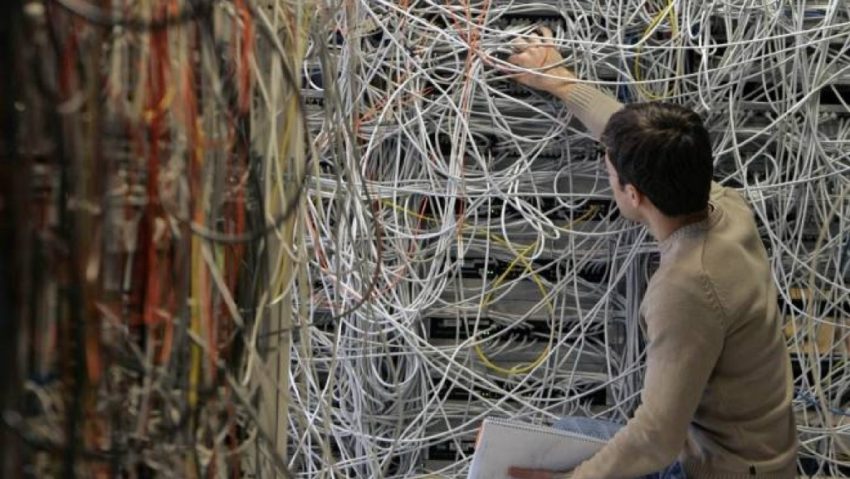 Copiii de la sate mai aproape de Internet cu sprijinul inginerilor şi tehnicienilor de la STS Copiii de la sate mai aproape de Internet cu sprijinul inginerilor şi tehnicienilor de la STS