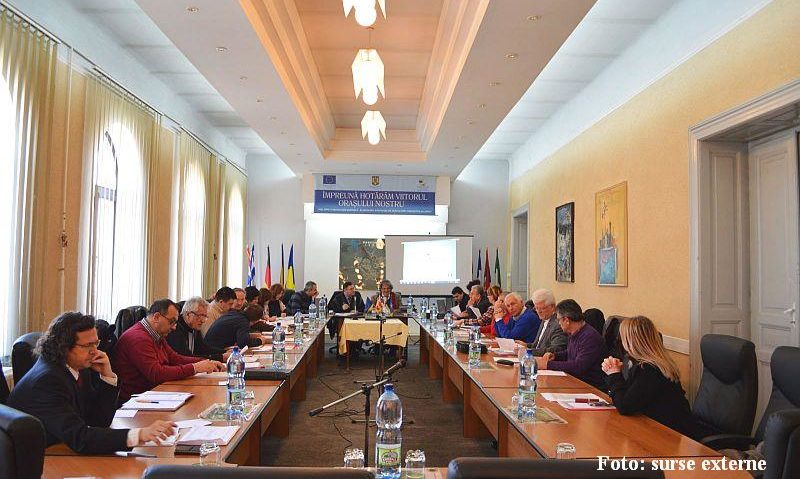 Faţadele clădirilor istorice din Lugoj sunt luate în vizor de autorităţi Faţadele clădirilor istorice din Lugoj sunt luate în vizor de autorităţi