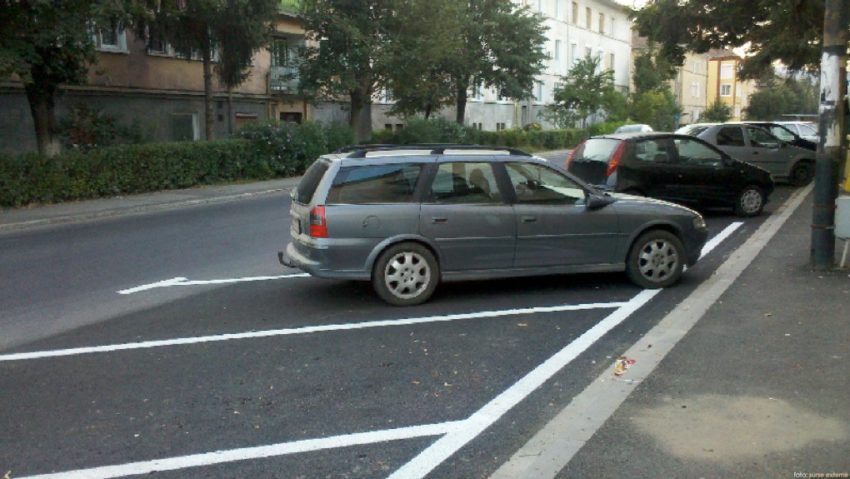 Parcările reşiţenilor, marcate de Primărie Parcările reşiţenilor, marcate de Primărie