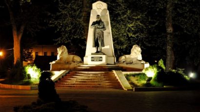 Platanii seculari din Caransebeş vor fi puşi în valoare
