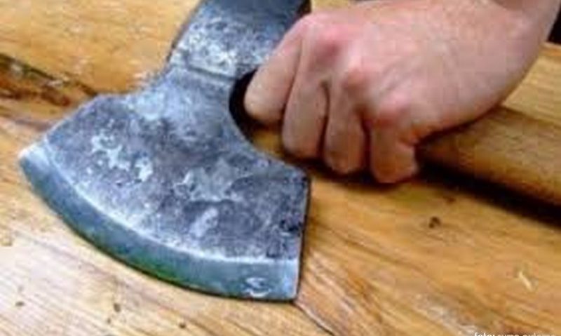 [VIDEO]Două femei din Reşiţa au fost atacate cu toporul