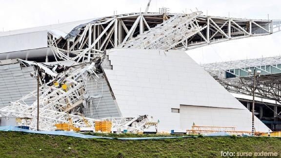 Tragedie pe unul dintre viitoarele stadioane de la CM din Brazilia Tragedie pe unul dintre viitoarele stadioane de la CM din Brazilia