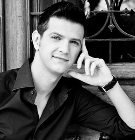 Tenorul Bogdan Mihai la „Seara de operă” Tenorul Bogdan Mihai la „Seara de operă”