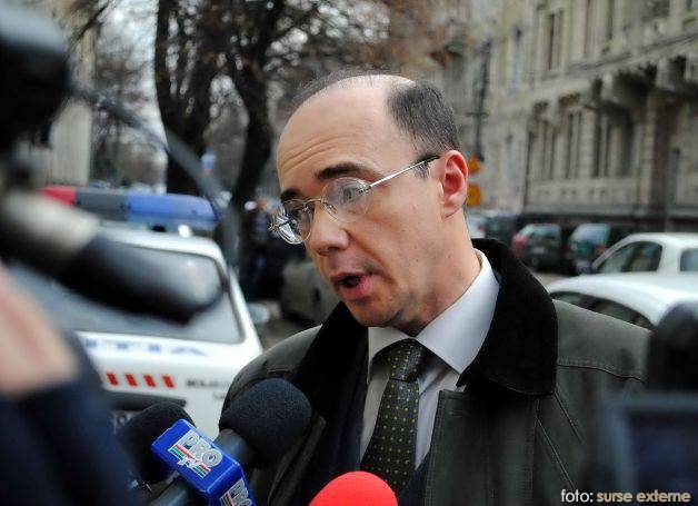 Trei ani de închisoare cu executare pentru un fost conferenţiar din Timişoara Trei ani de închisoare cu executare pentru un fost conferenţiar din Timişoara