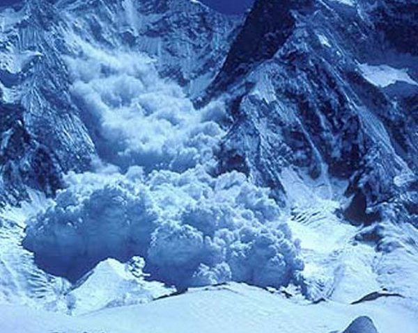 Risc de avalanşă în munţii Făgăraş Risc de avalanşă în munţii Făgăraş