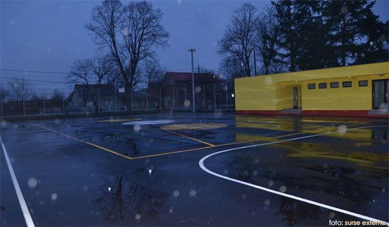 Baza sportivă de la Jupa a fost racordată la reţeaua electrică Baza sportivă de la Jupa a fost racordată la reţeaua electrică