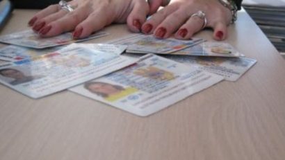 Zeci de cărăşeni s-au trezit în ziua de alegeri că au actul de identitate expirat!