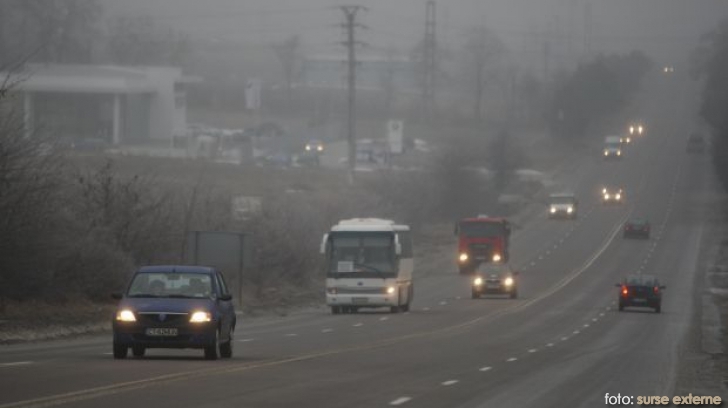 Atenţie, şoferi! Ceaţa poate îngreuna traficul rutier pe unele drumuri din vestul ţării Atenţie, şoferi! Ceaţa poate îngreuna traficul rutier pe unele drumuri din vestul ţării