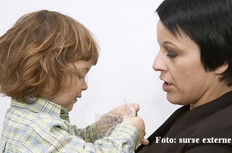 [AUDIO] Trei copii au fost adoptaţi la Bocşa de asistenţii lor maternali