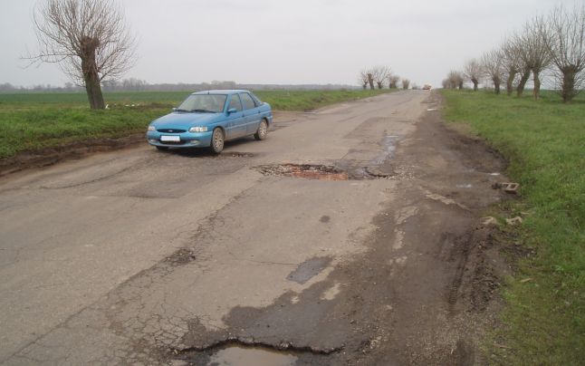 Află ce drumuri judeţene din Arad au prioritate la reabilitare Află ce drumuri judeţene din Arad au prioritate la reabilitare