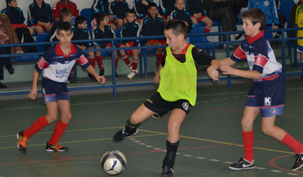 Turneul dotat cu trofeul Cupa CSS Caransebeş la minifotbal a fost câştigat de gazde Turneul dotat cu trofeul Cupa CSS Caransebeş la minifotbal a fost câştigat de gazde