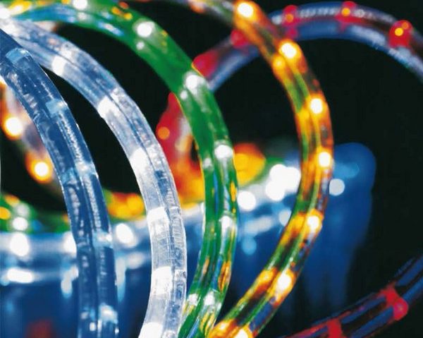 Şi oraşul Moldova Nouă s-a pregătit de sărbători Şi oraşul Moldova Nouă s-a pregătit de sărbători