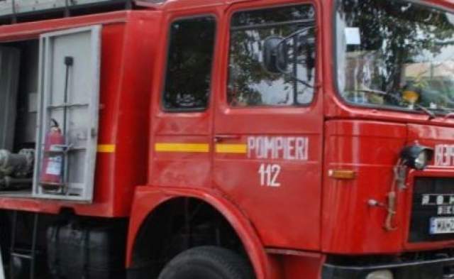 Incendiu într-o garsonieră din Caransebeş. Un bărbat a fost găsit decedat