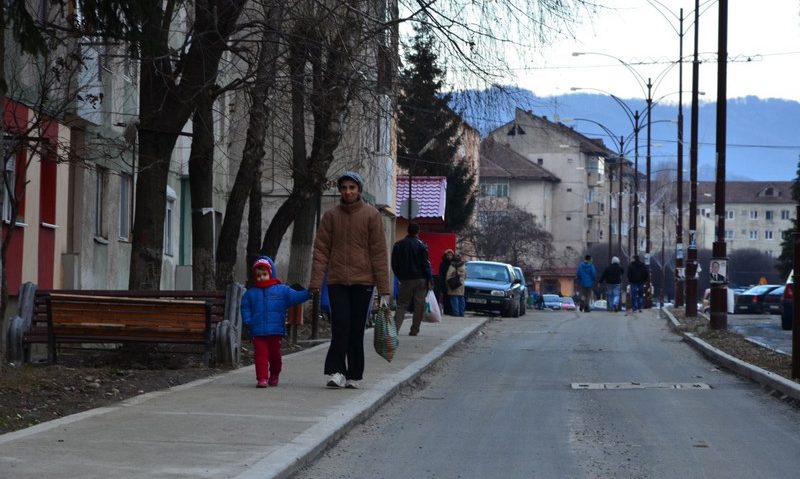 Oraşul Oţelu Roşu va îmbrăca haine de sărbătoare de Moş Nicolae Oraşul Oţelu Roşu va îmbrăca haine de sărbătoare de Moş Nicolae