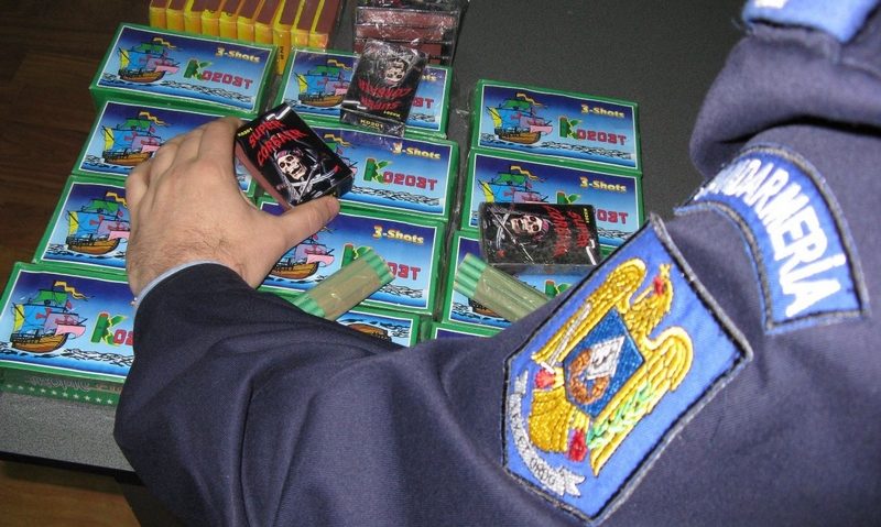 Doi minori prinşi cu plasa plină de petarde şi artificii! Doi minori prinşi cu plasa plină de petarde şi artificii!