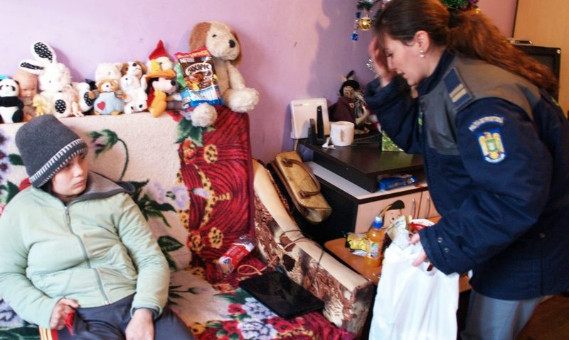 Poliţiştii de frontieră din Mehedinţi, alături de cei nevoiaşi Poliţiştii de frontieră din Mehedinţi, alături de cei nevoiaşi