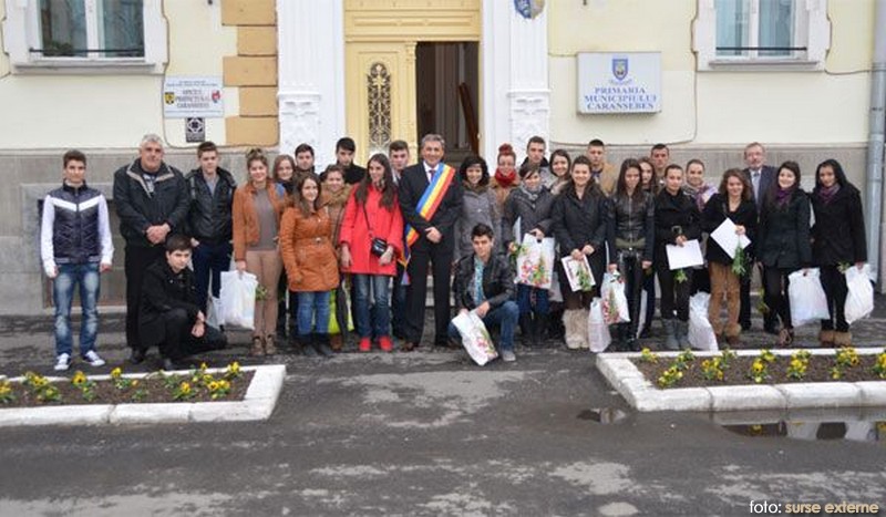 Municipalitatea din Caransebeş îşi va sărbători tinerii majori Municipalitatea din Caransebeş îşi va sărbători tinerii majori
