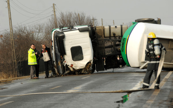 [UPDATE] Pericol de explozie, în urma unui accident rutier