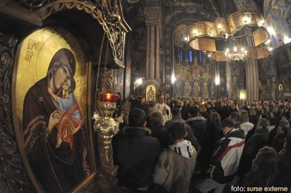 Românii de pe Valea Timocului respectă tradiţiile Crăciunului pe rit vechi Românii de pe Valea Timocului respectă tradiţiile Crăciunului pe rit vechi