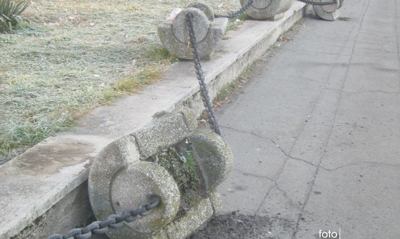 În timp ce unii se distrează, alţii distrug În timp ce unii se distrează, alţii distrug