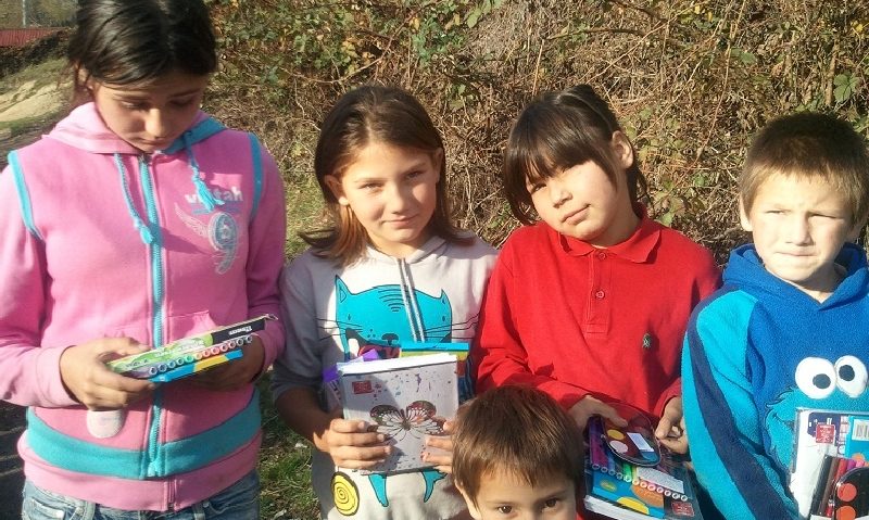 Elevii nevoiaşi din Hunedoara răsplătiţi de biserică Elevii nevoiaşi din Hunedoara răsplătiţi de biserică