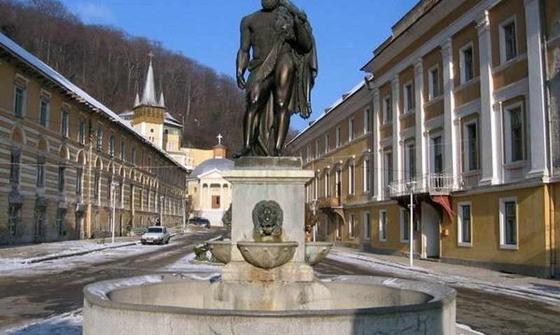Complexul Apollo din staţiunea Băile Herculane se modernizează Complexul Apollo din staţiunea Băile Herculane se modernizează