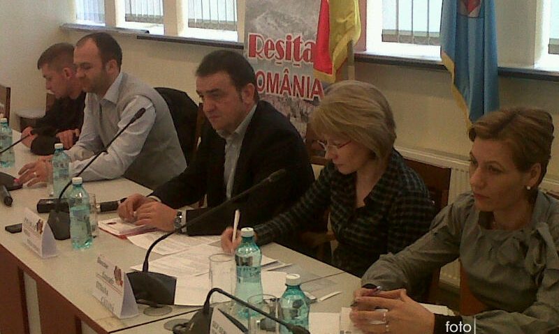 Câinii vagabonzi din Reşiţa ar putea socializa cu persoanele asistate social Câinii vagabonzi din Reşiţa ar putea socializa cu persoanele asistate social