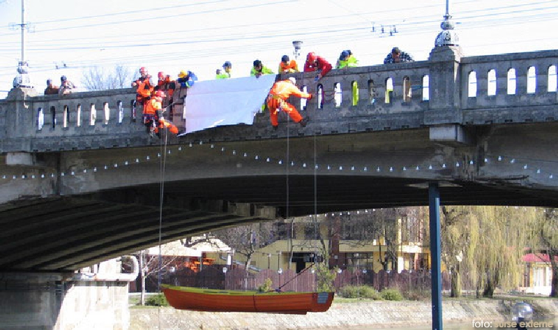 Exerciţii se salvare pe malul Begăi Exerciţii se salvare pe malul Begăi