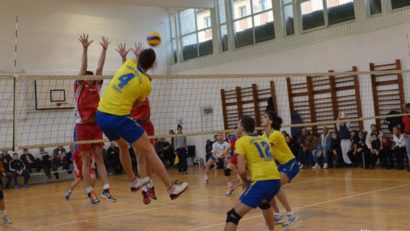 Volei Club Banatul Caransebeş şi-a testat noile achiziţii împotriva Universităţii Timişoara