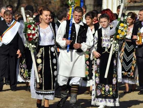 Festivalul “VĂII ALMĂJULUI”, ediția a XIX-a Festivalul “VĂII ALMĂJULUI”, ediția a XIX-a