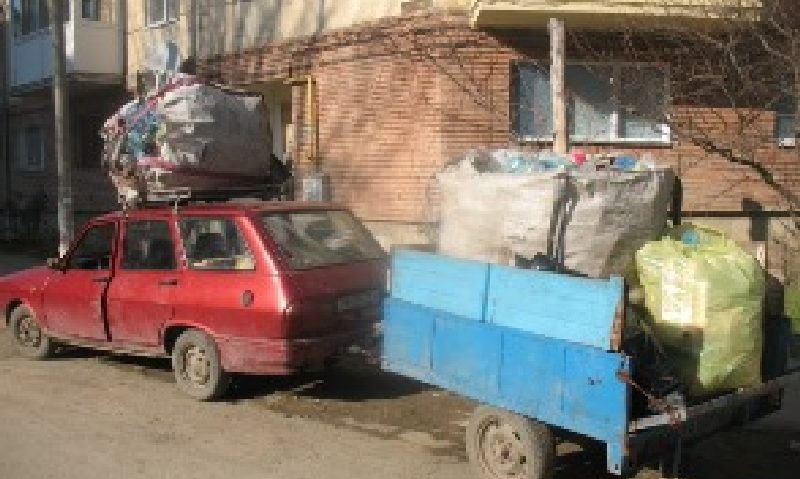 Ghici cine colectează PET-uri? Ghici cine colectează PET-uri?