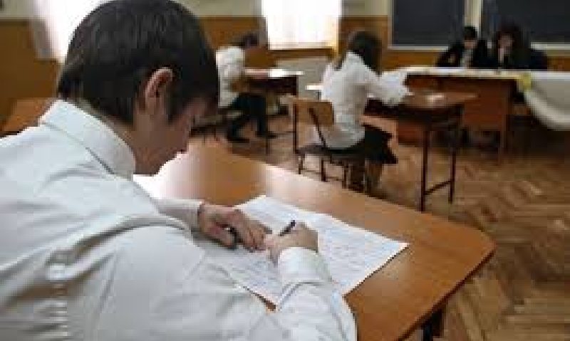 Elevii claselor a VIII-a au susţinut astăzi ultima probă a simulării Elevii claselor a VIII-a au susţinut astăzi ultima probă a simulării