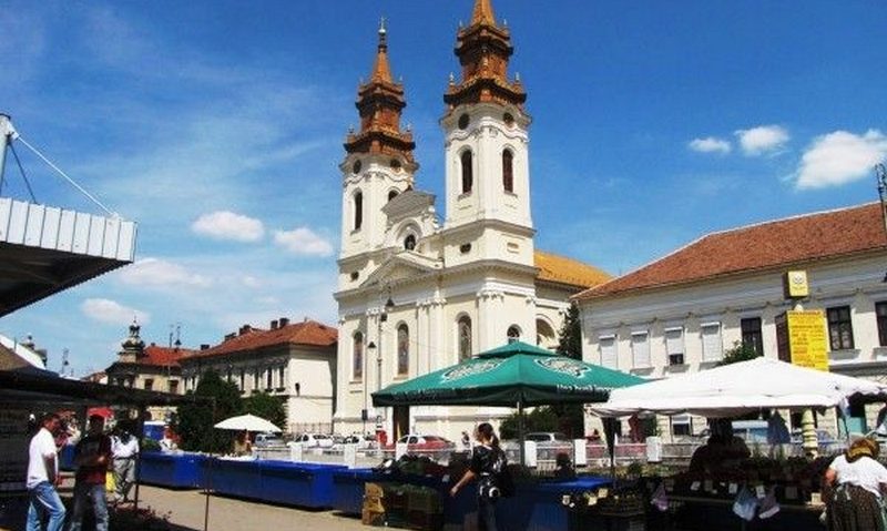 Schimbarea la faţă pentru Piaţa Catedralei din Arad: parcare subterană şi zonă pietonală Schimbarea la faţă pentru Piaţa Catedralei din Arad: parcare subterană şi zonă pietonală