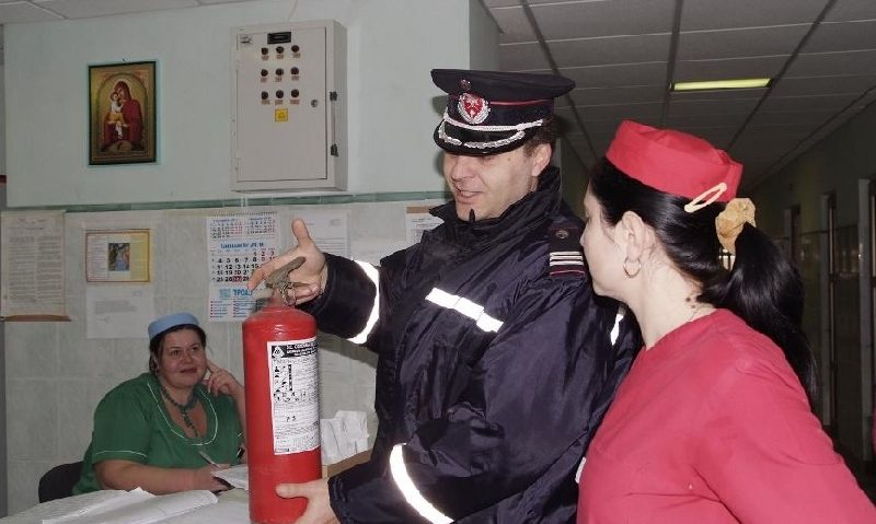 Pompierii au controlat spitalele din Caraş-Severin Pompierii au controlat spitalele din Caraş-Severin