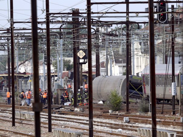 Rusia: Un tren cu 32 de vagoane-cisternă cu azot a deraiat