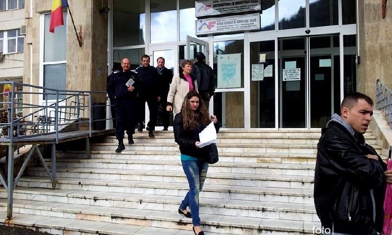 Cărăşenii au făcut cozi la Finanţe Cărăşenii au făcut cozi la Finanţe